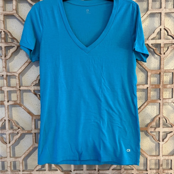 Four GAP Fit Breathe V Neck Shirts - Picture 2 of 9